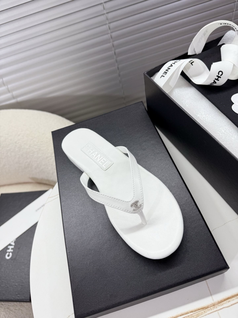 Ch**el slippers